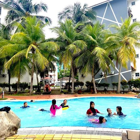 Smilez Homestay H102 & A306 At Pd Perdana Kondo Resort Port Dickson Exterior photo